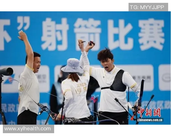 足球明星拉弓射箭庆祝引发热议展现运动员多才多艺的魅力与激情